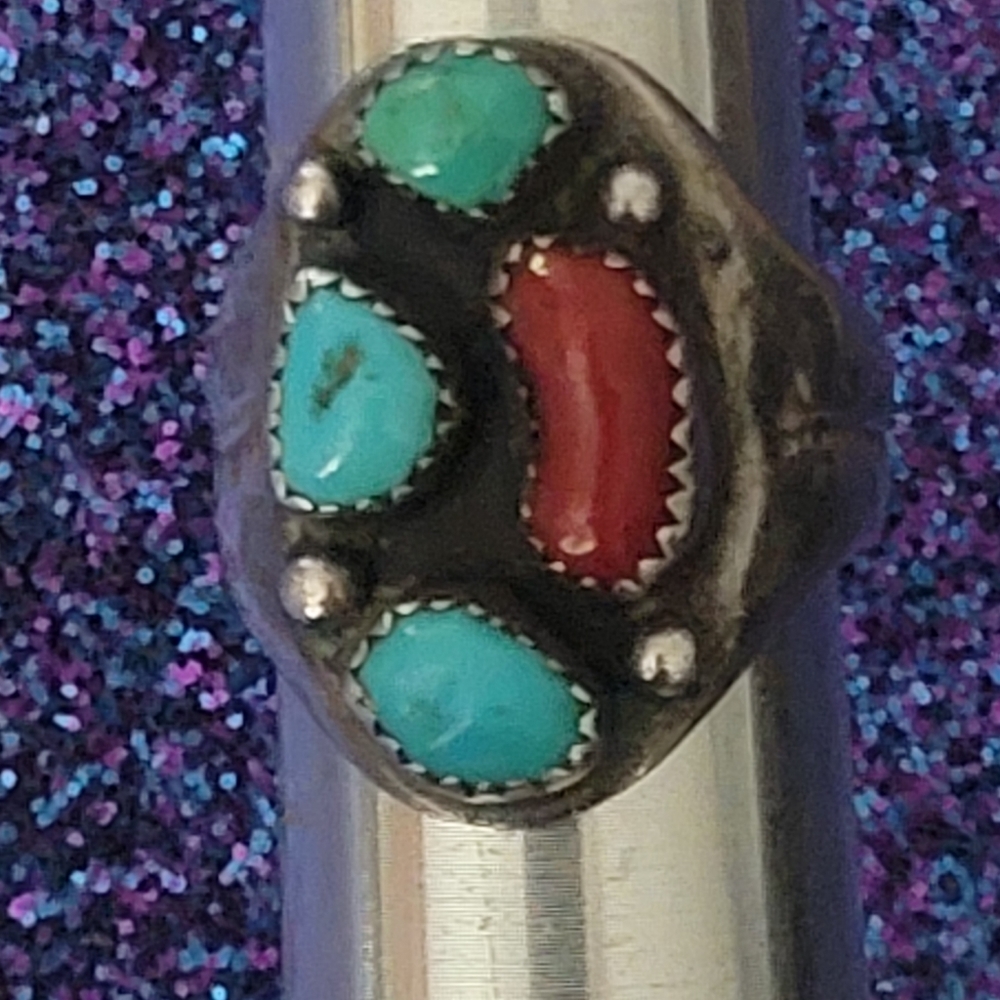 VINTAGE NAVAJO STERLING SILVER, TURQOISE & CORAL RING SZ:9 SIGNED?. $65